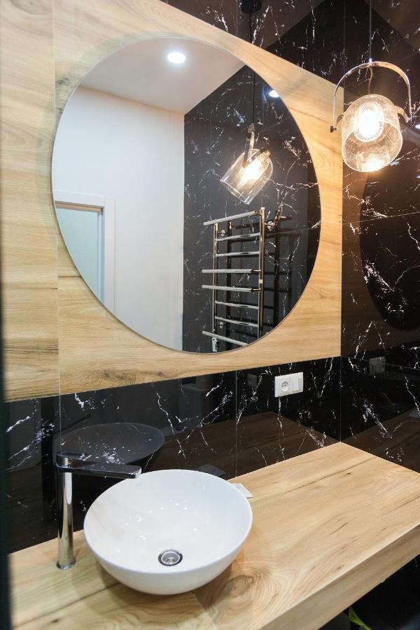 Leogrand Apartments On Khmelnytskoho 11 Λβιβ Εξωτερικό φωτογραφία